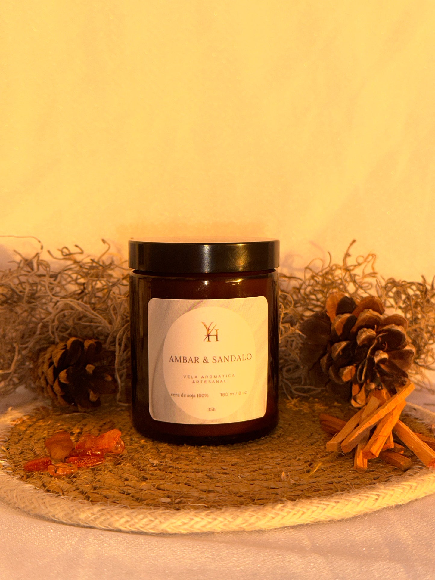 Vela artesanal de ámbar y sándalo