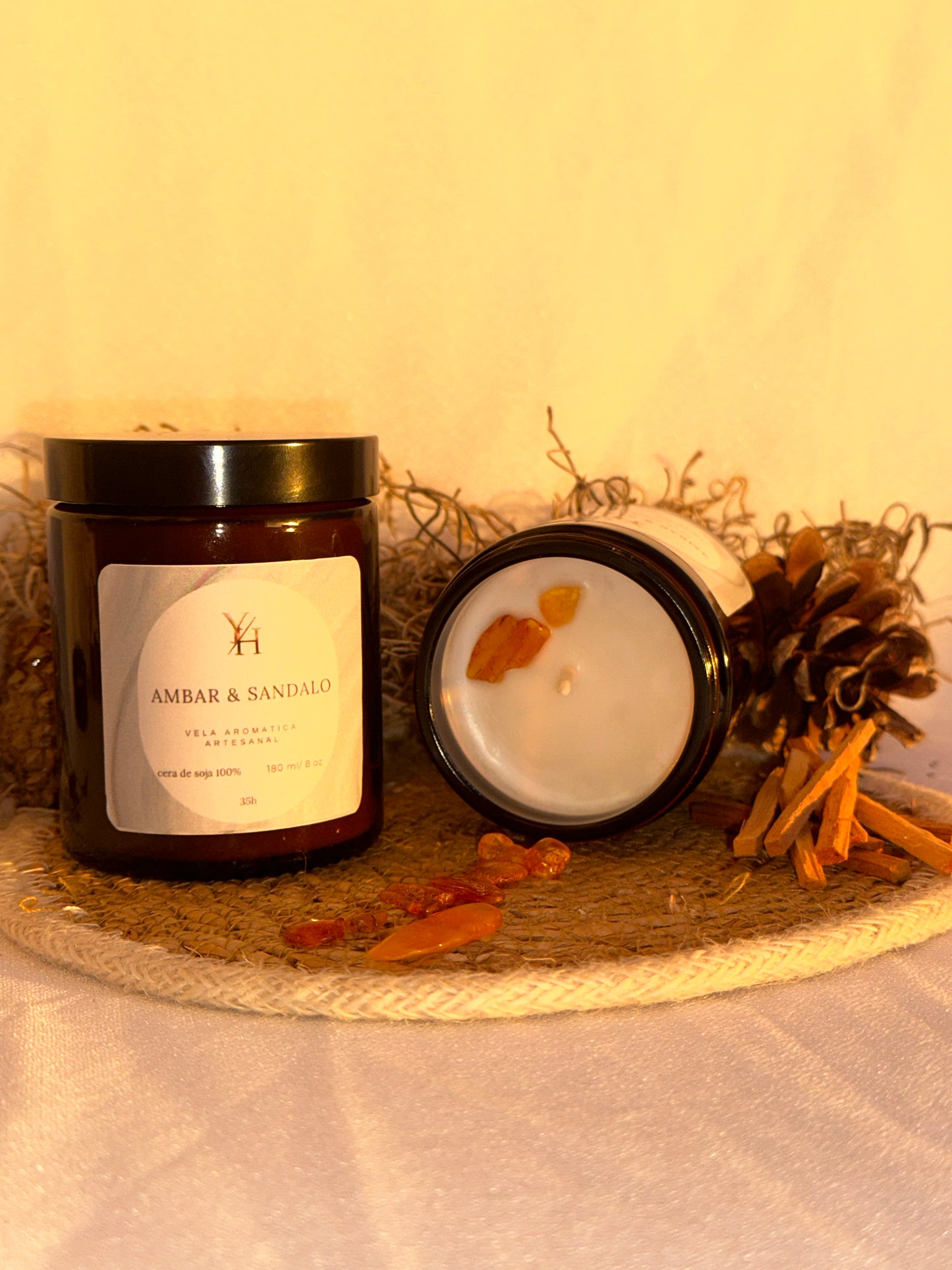 Vela artesanal de ámbar y sándalo