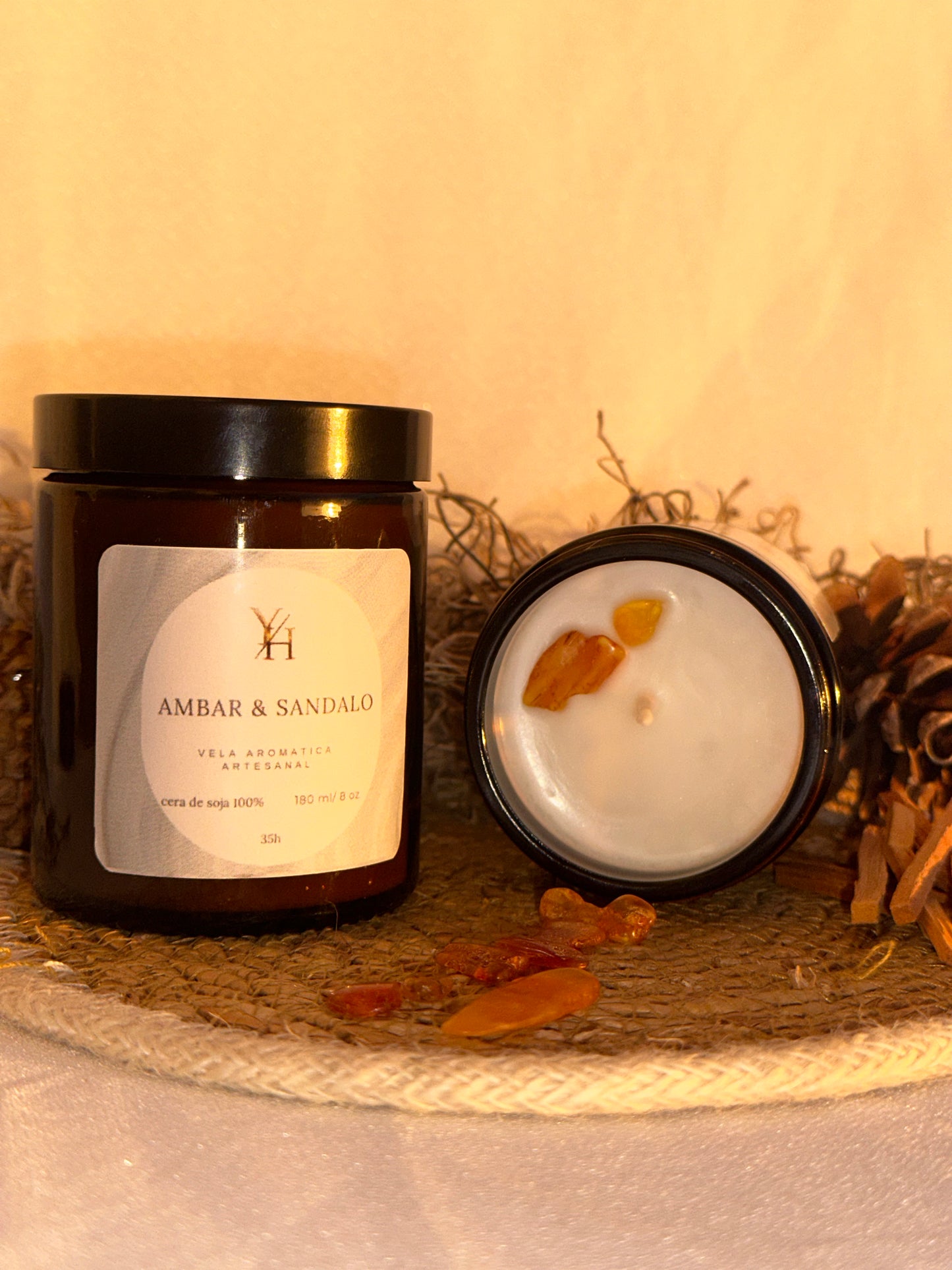 Vela artesanal de ámbar y sándalo